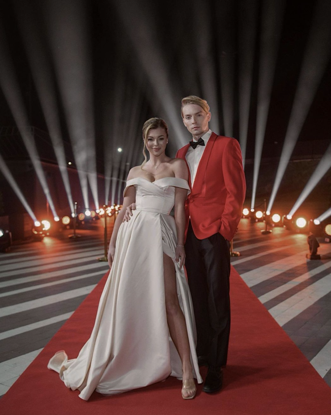 Українська блогерка-мільйонниця похрестила сина: зворушливі фото таїнства